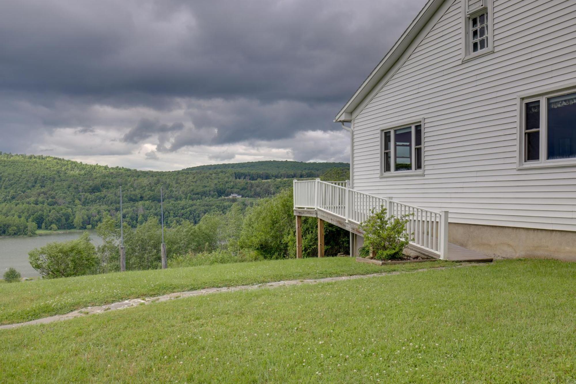 With Deck Near Gaming Lands! Apartment Lawrenceville