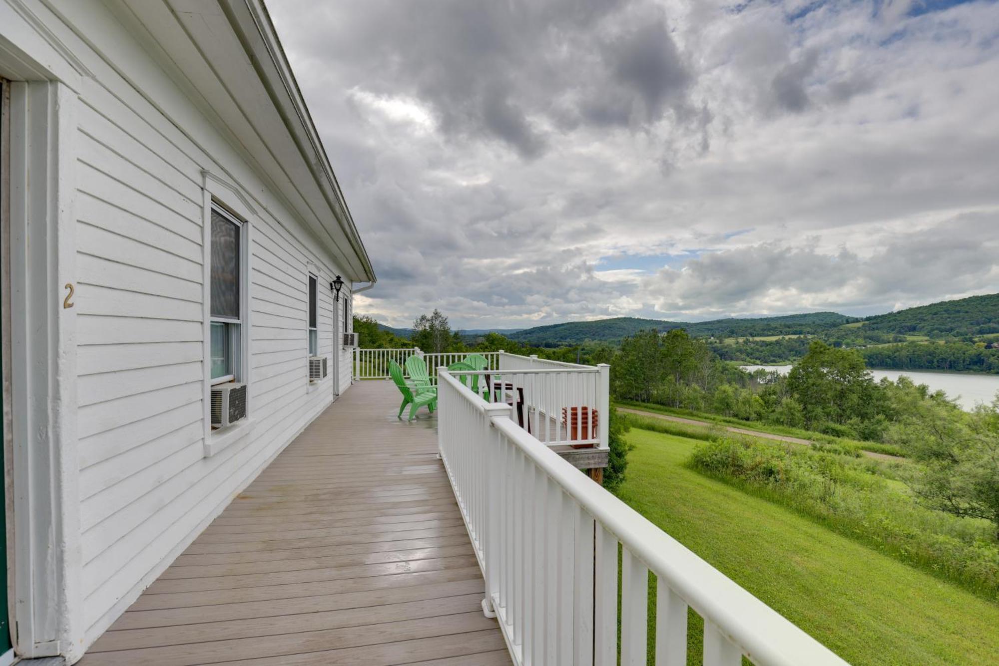 With Deck Near Gaming Lands! Apartment
