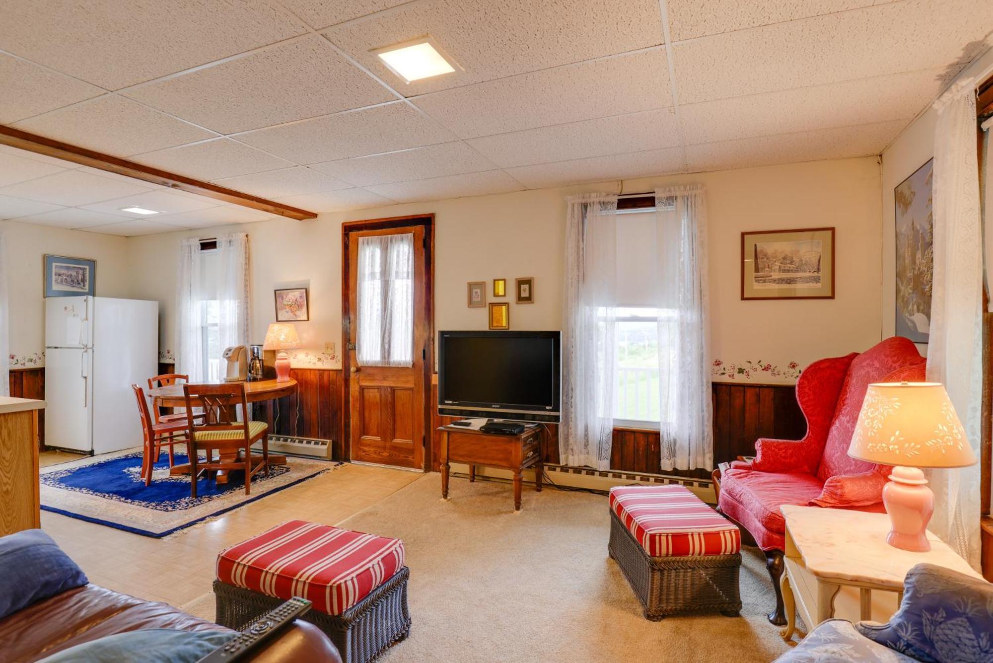 Apartment With Deck Near Gaming Lands! *