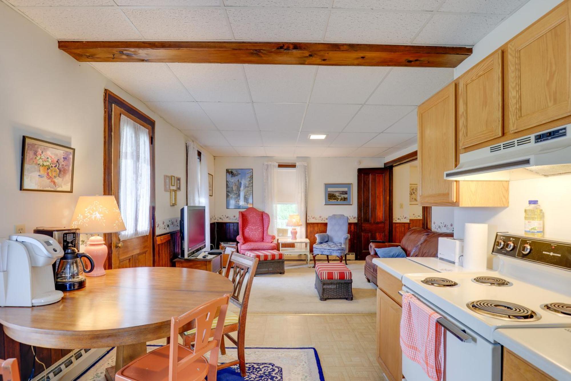 With Deck Near Gaming Lands! Apartment Lawrenceville
