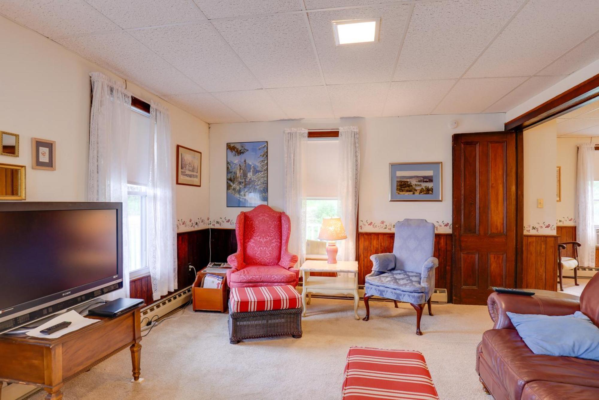 With Deck Near Gaming Lands! Apartment Lawrenceville
