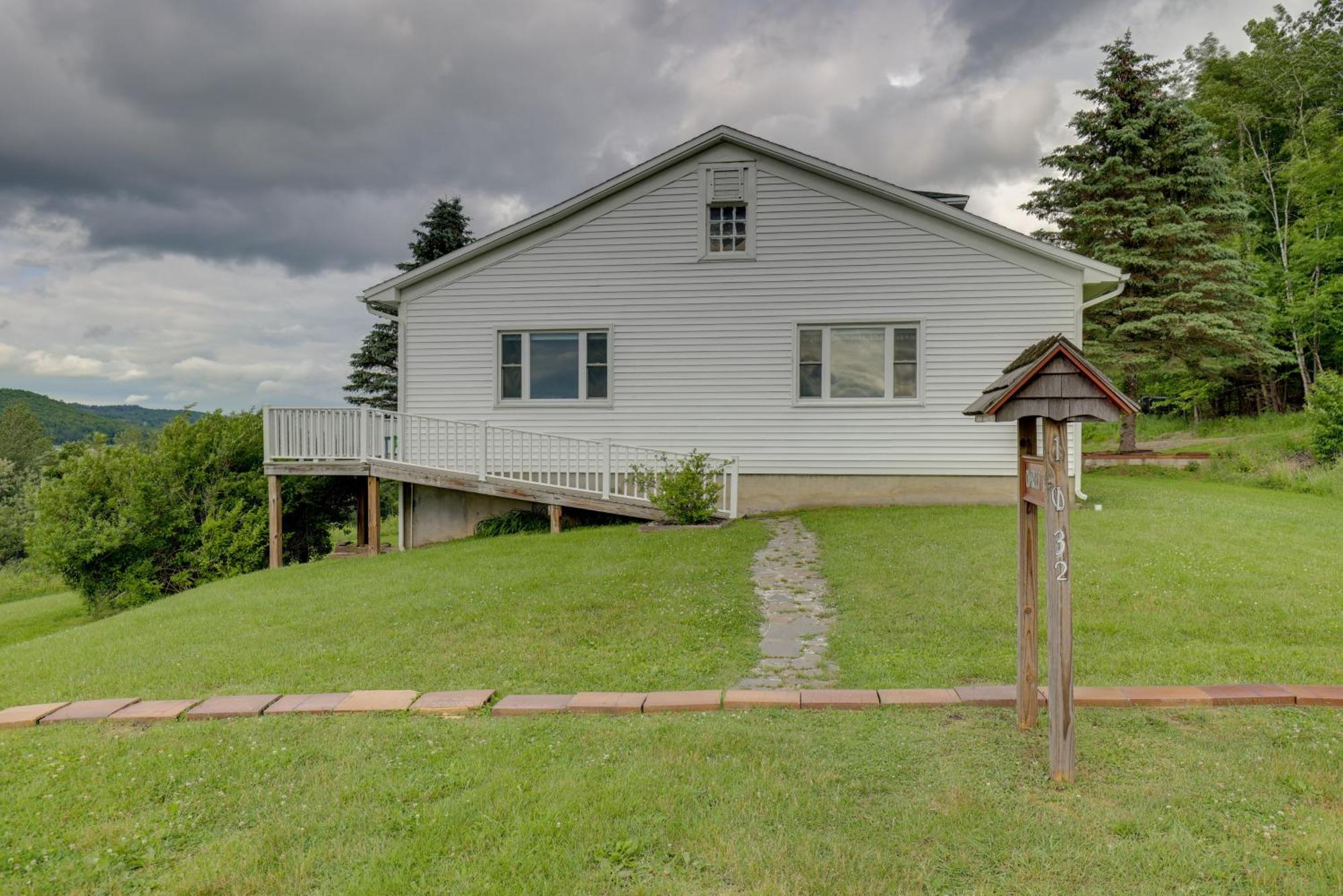 With Deck Near Gaming Lands! Apartment *